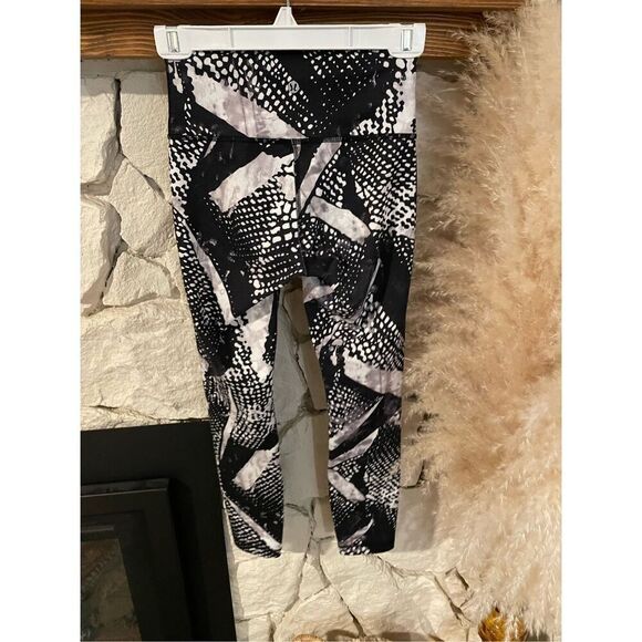 Lululemon Black White Abstract Pull On Full Length High-Rise Leggings Size 4 - Picture 2 of 5